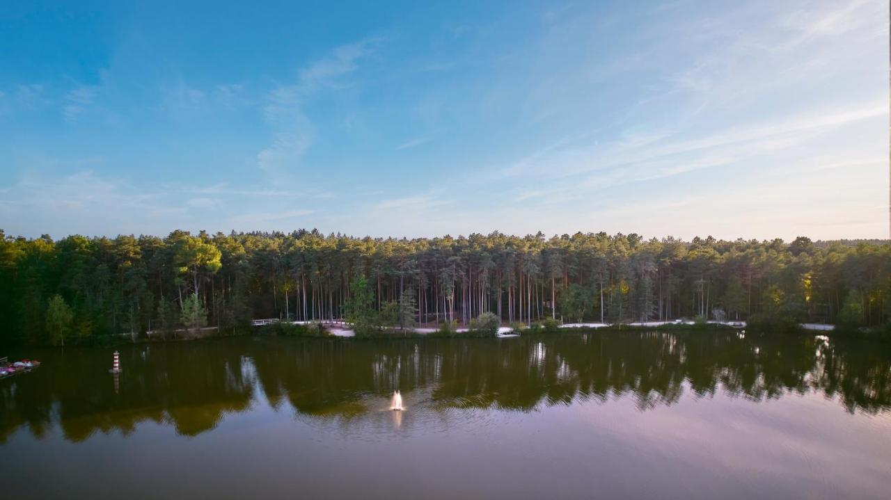 Center Parcs Les Hauts De Bruyeres Chaumont-sur-Tharonne Exteriör bild